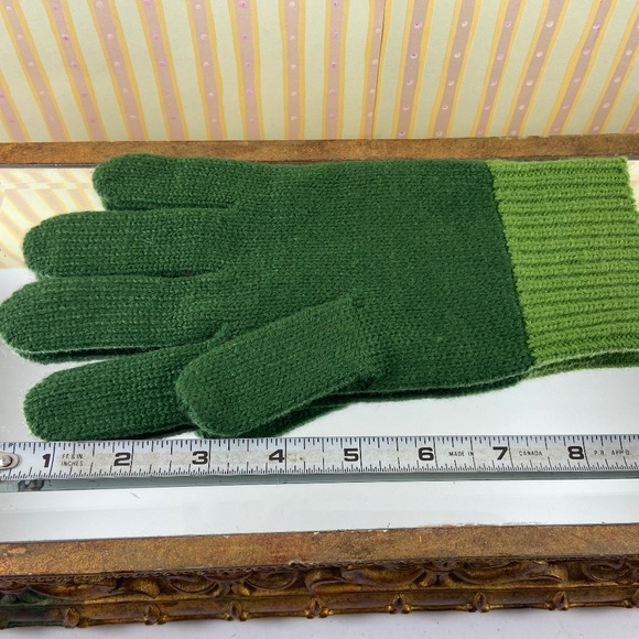 Anya Hindmarch NWT Green Gloves - Picture 9 of 10